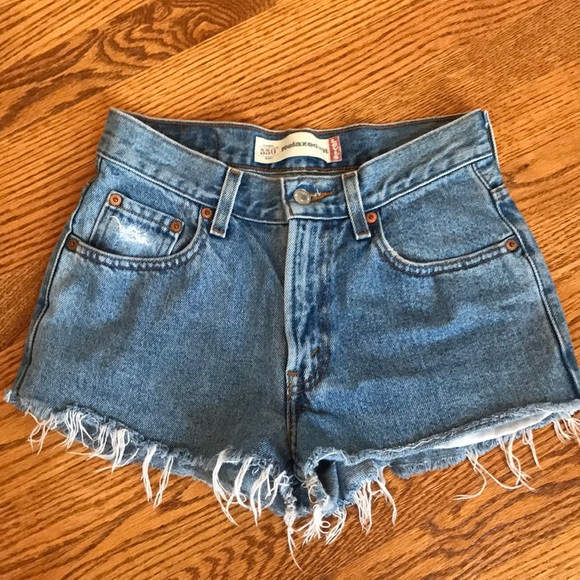 Levi's Pants - Levi’s 550 relaxed denim shorts. XS.